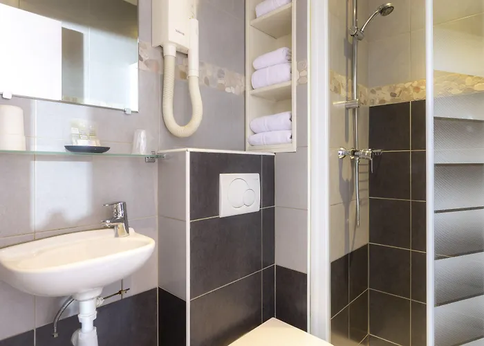 Montsouris Orleans Hotel *