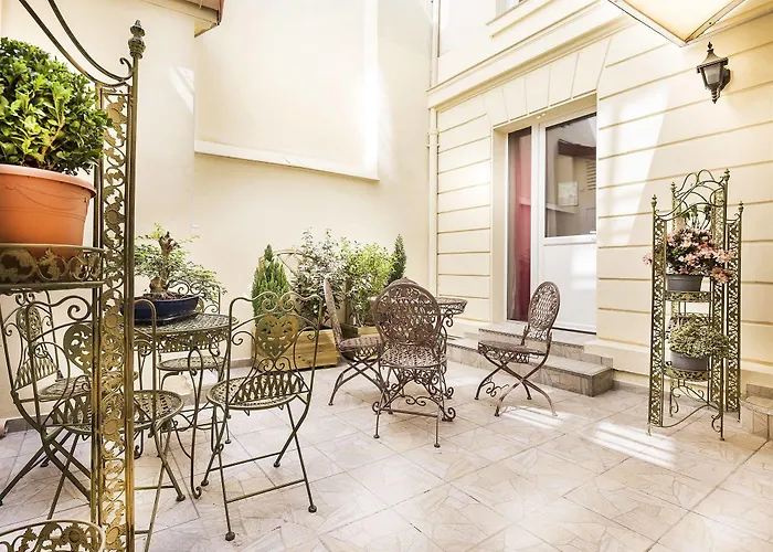 Montsouris Orleans Hotel *